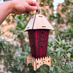 فانوس خشب بالصورة